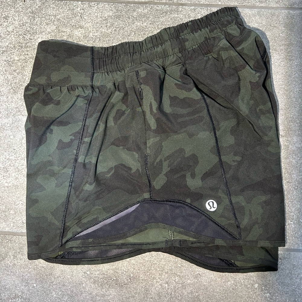 Lululemon Hotty Hot Short II *Long 4" Incognito Camo Multi Gator Green / Black